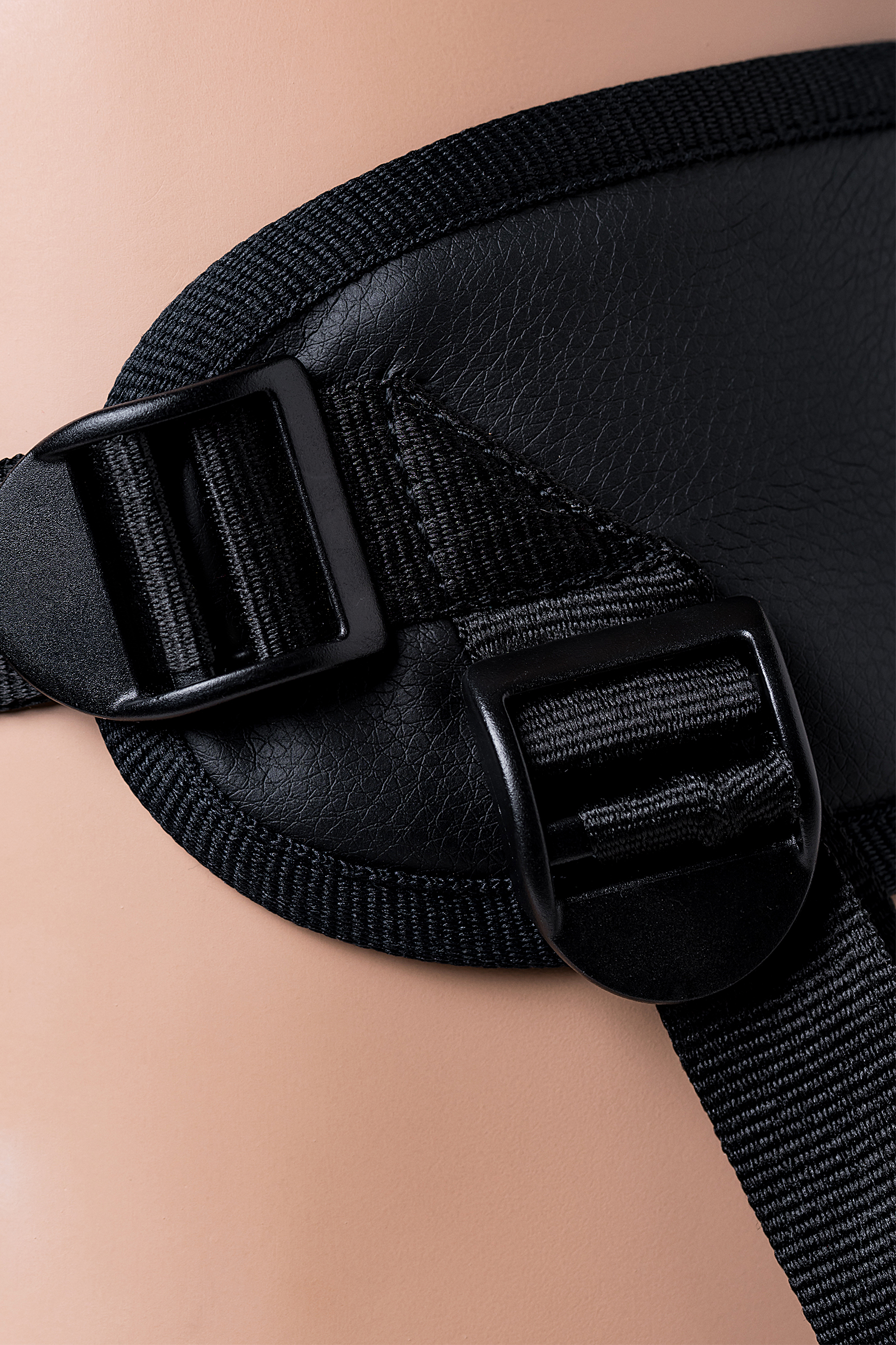 Страпон на креплении LoveToy с поясом Harness, реалистичный, neoskin, телесный, 20 см. Фото N5