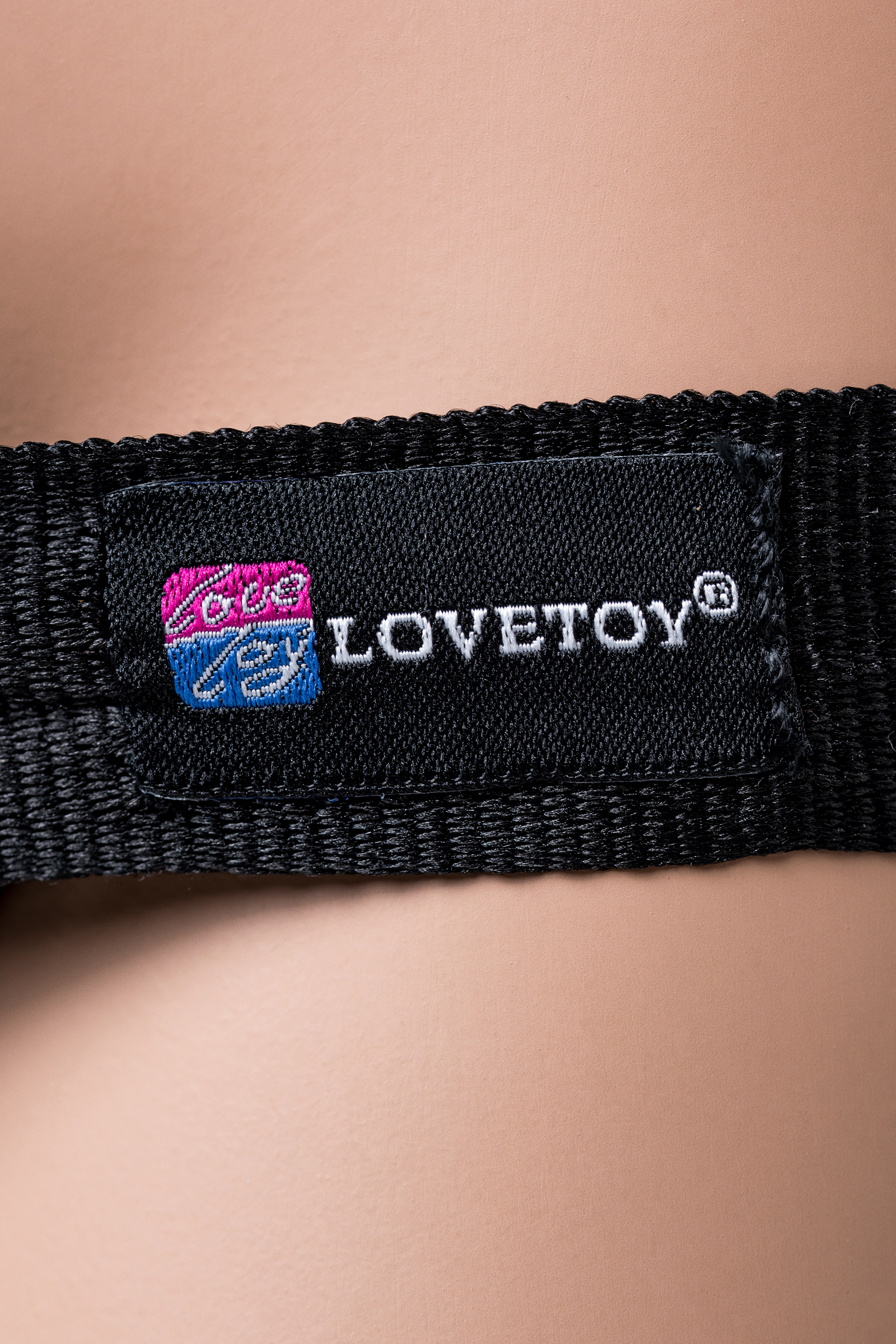 Страпон на креплении LoveToy с поясом Harness, реалистичный, neoskin, телесный, 20 см. Фото N7