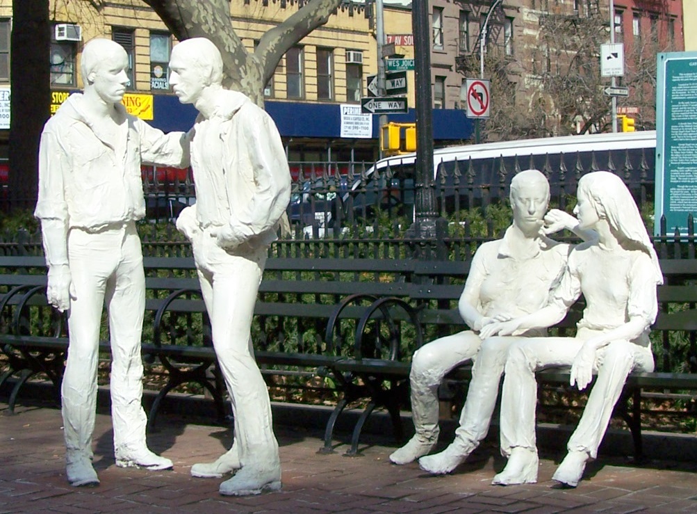 скульптура гей-освождение.jpg